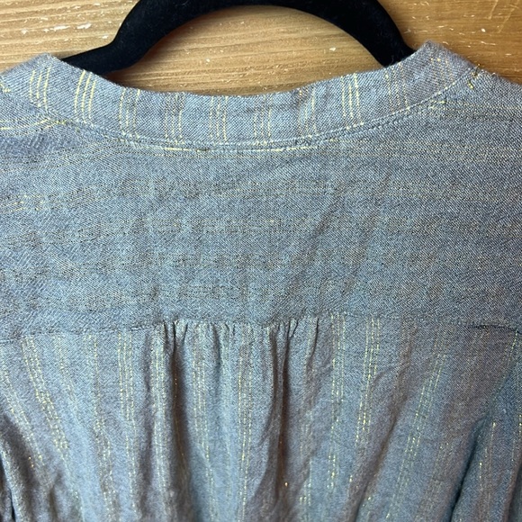Anthropologie Akemi + Kin Women’s LS Button Down Top 10‎ Gray Gold Metallic - Picture 9 of 10